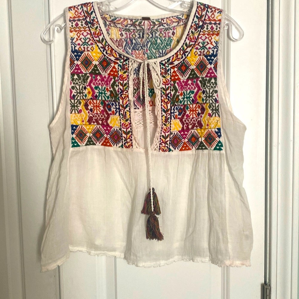 Free People embroidered top size Large